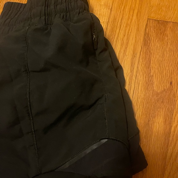 Lululemon Hotty hot shorts - Picture 4 of 4